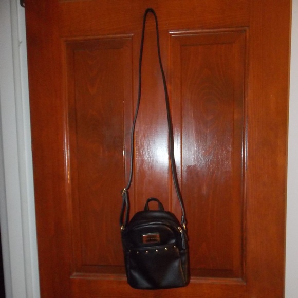 Tommy Hilfiger Handbags - Tommy Hilfiger leather black bag small gold Tommy Hilfiger Handbags - Tommy Hilfiger leather black bag small gold